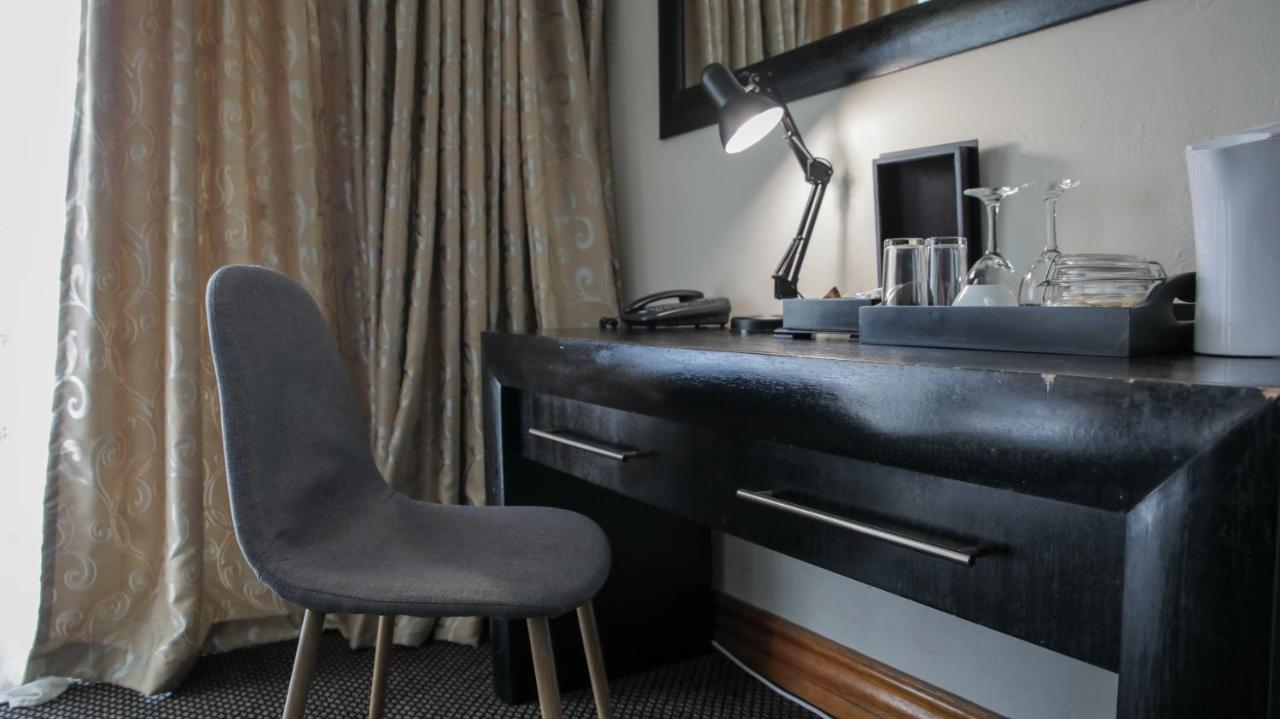 Ruby Stone Boutique Hotel ポロクワネ エクステリア 写真