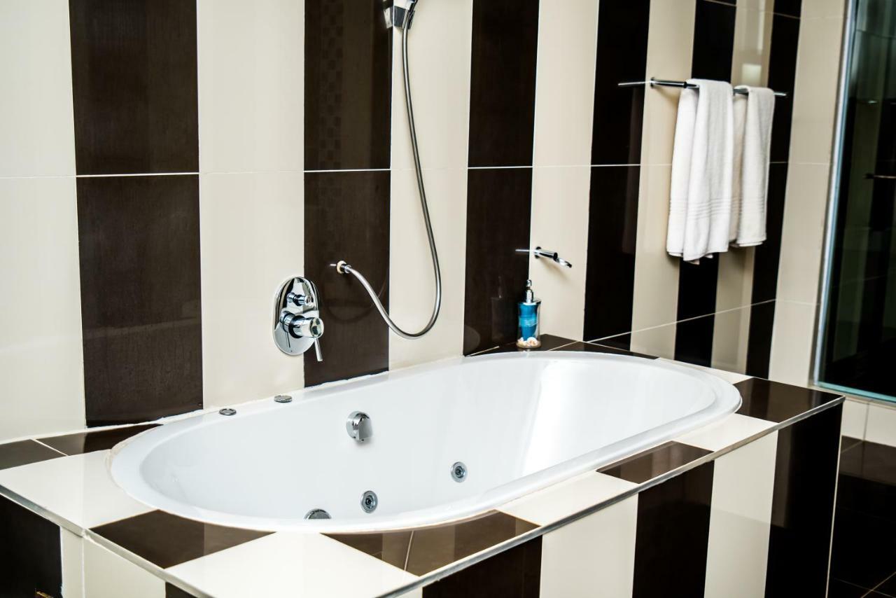 Ruby Stone Boutique Hotel ポロクワネ エクステリア 写真